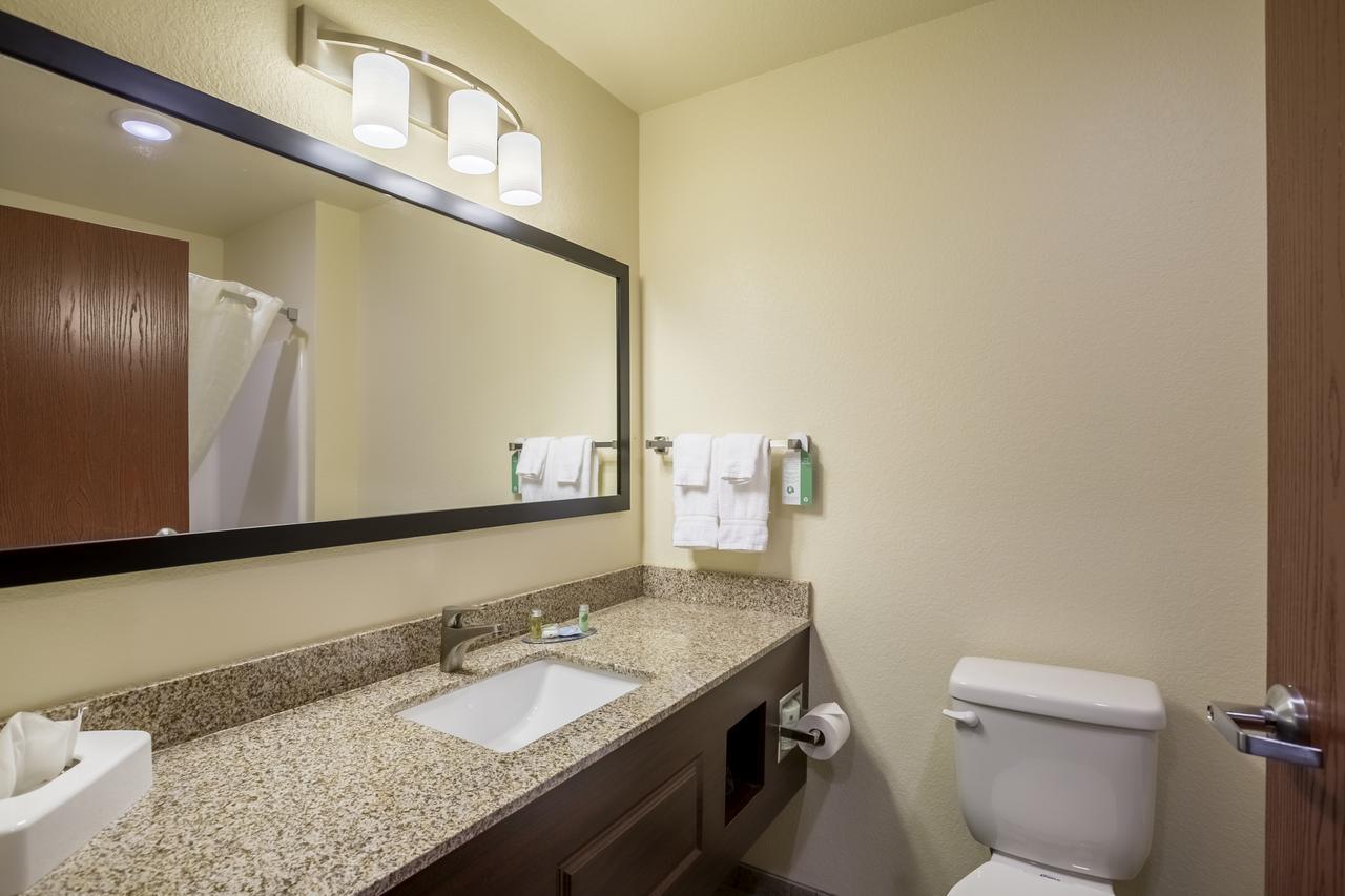 Cobblestone Hotel & Suites Hartford Zewnętrze zdjęcie