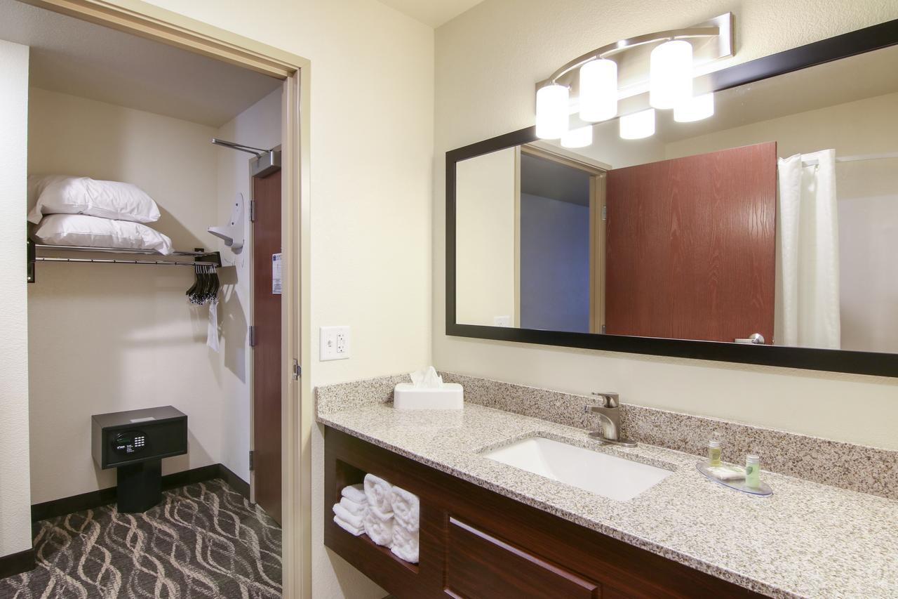 Cobblestone Hotel & Suites Hartford Zewnętrze zdjęcie