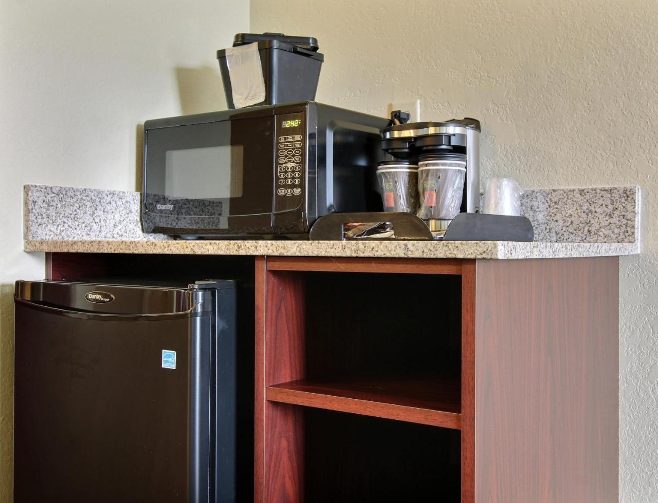 Cobblestone Hotel & Suites Hartford Zewnętrze zdjęcie