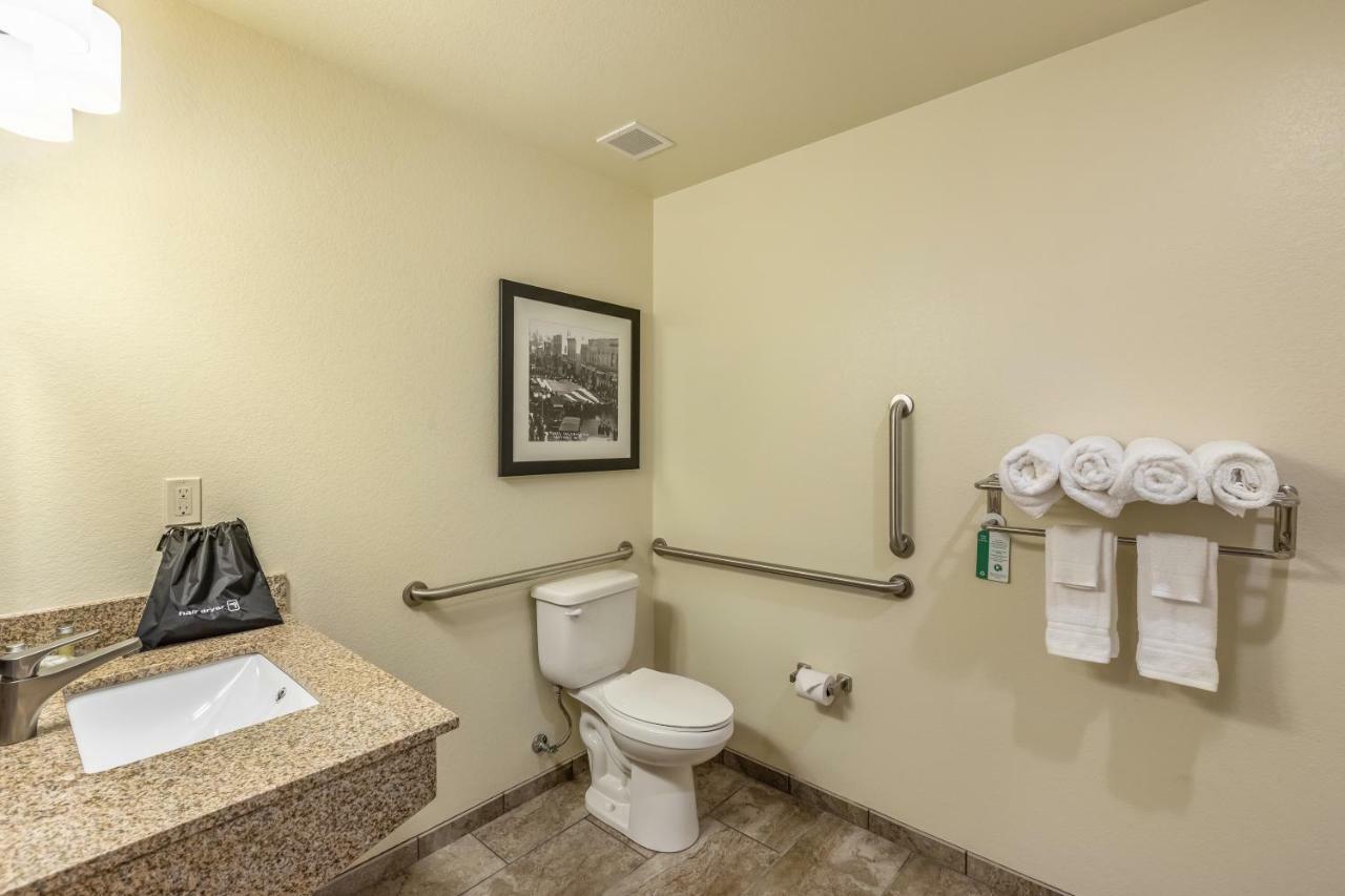 Cobblestone Hotel & Suites Hartford Zewnętrze zdjęcie